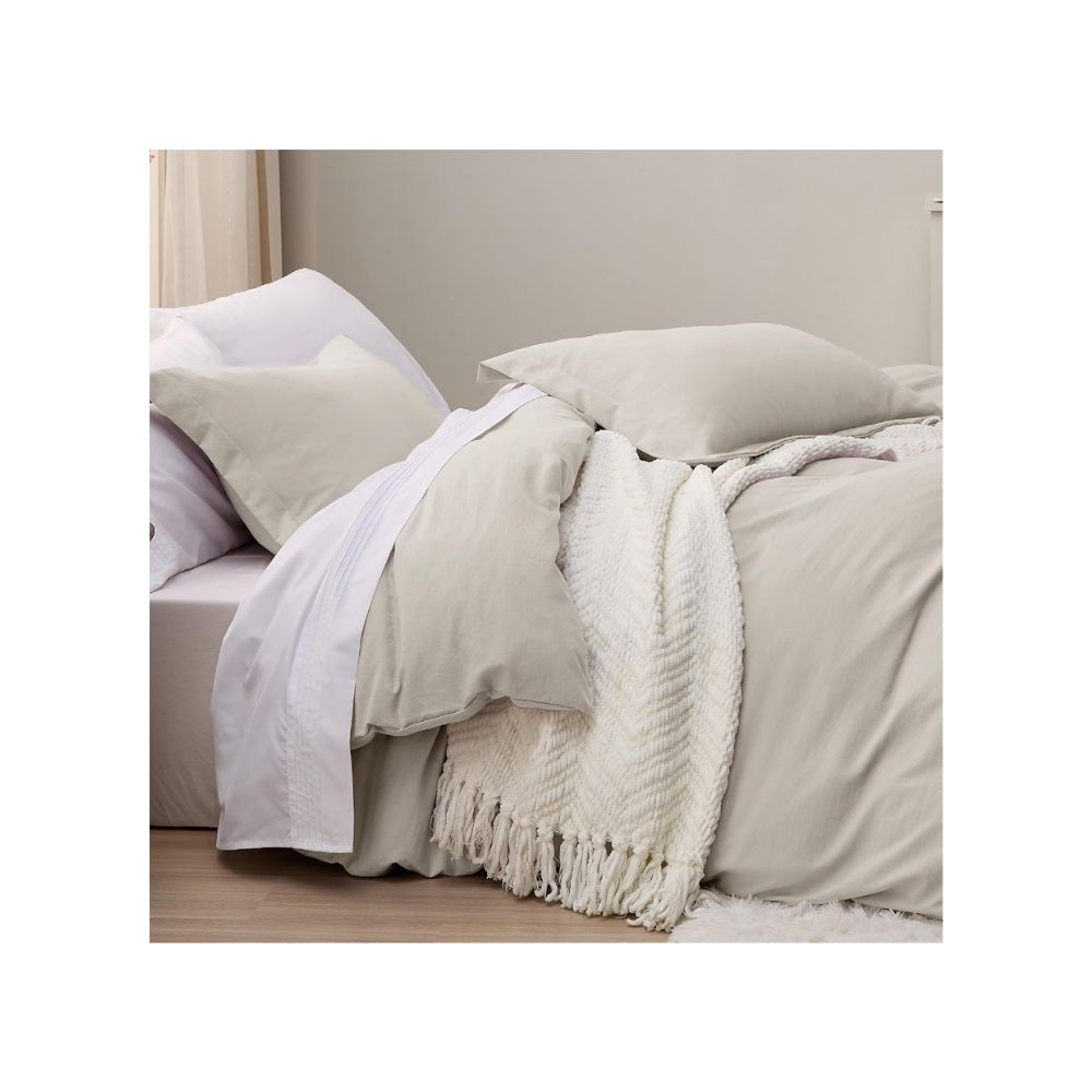 White duvet cover for creating a fresh and inviting guest bed